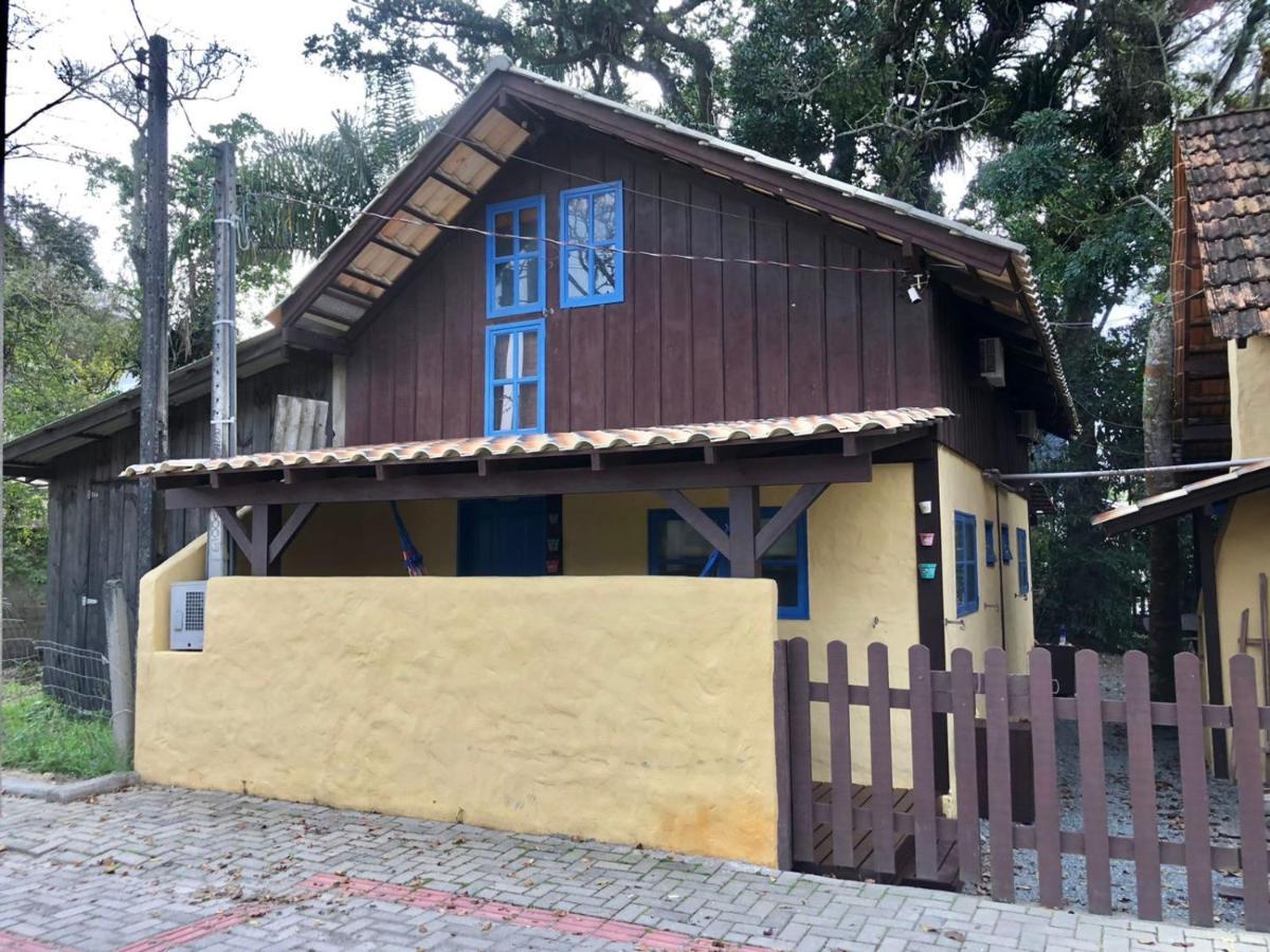 Chales No Centro De Bombinhas Exterior foto