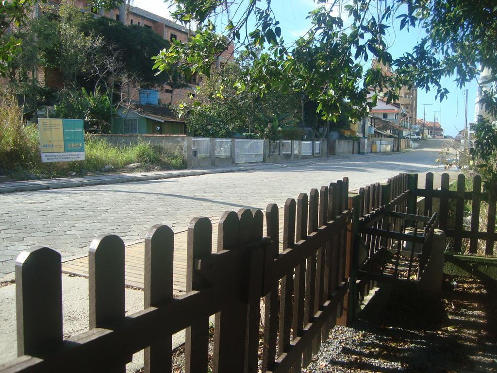 Chales No Centro De Bombinhas Villa Exterior foto