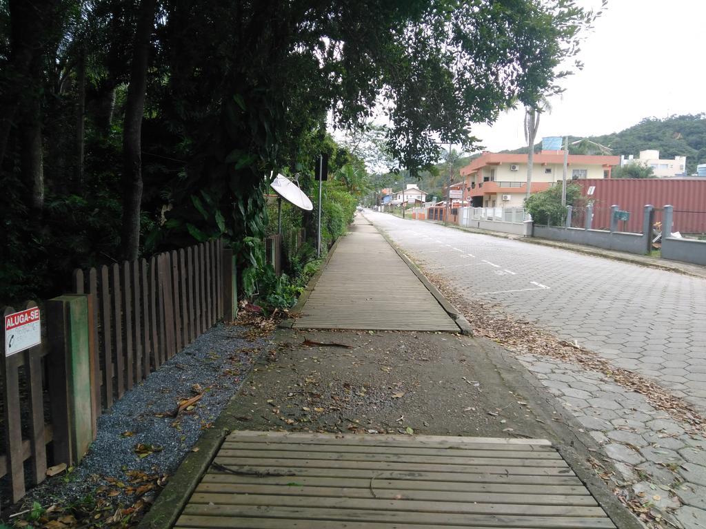 Chales No Centro De Bombinhas Villa Exterior foto